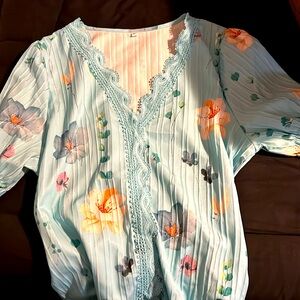 Boho Floral blouse 

Polyester material 

Size L